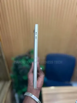 New Apple MacBook Pro 2019 16GB Intel Core I9 SSD 512GB