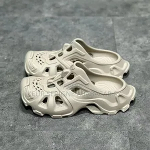 Chaussures Plastiques*Disponible* *Pointure* *40–41–42–43–44–45*