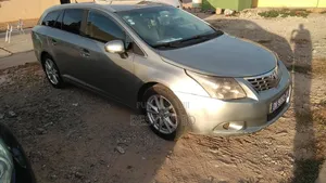 Toyota Avensis 2011 Gris