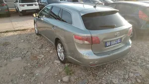 Toyota Avensis 2011 Gris