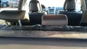 Toyota Avensis 2011 Gris