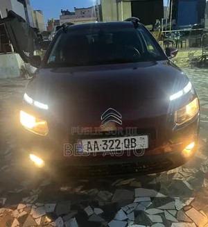 Photo - Citroen C4 2015 Rouge