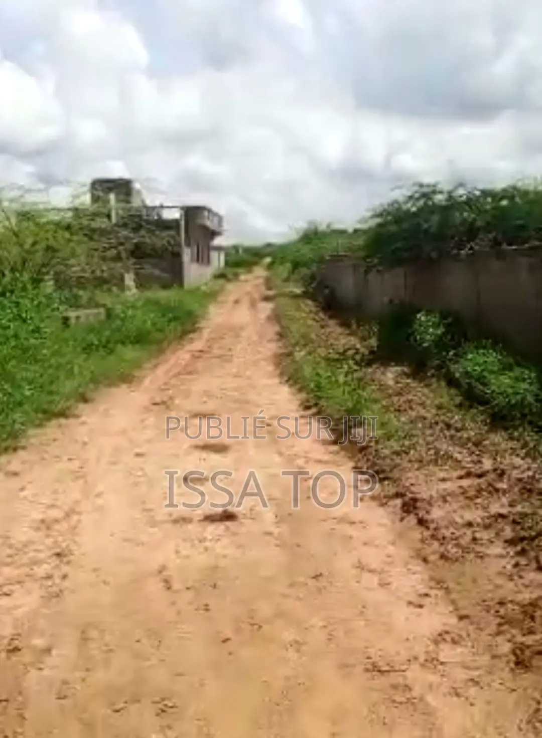 Terrain Tf De 400 M2 a Ndayane