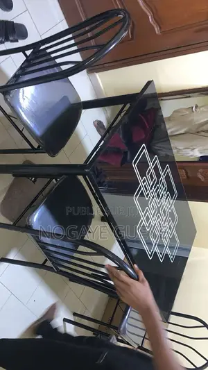 Table De Salle À Manger