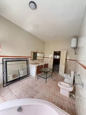 1chbre Villa dans Villa, Ngor à Louer