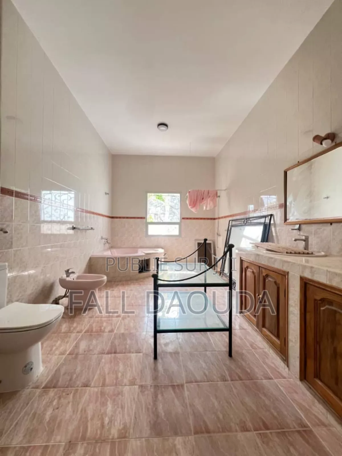 1chbre Villa dans Villa, Ngor à Louer