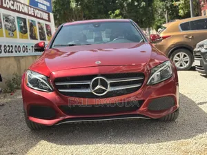 Photo - Mercedes-Benz C300 2018 Rouge
