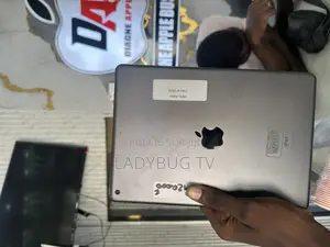 Photo - New Apple iPad Air (2022) 32 GB Argenté