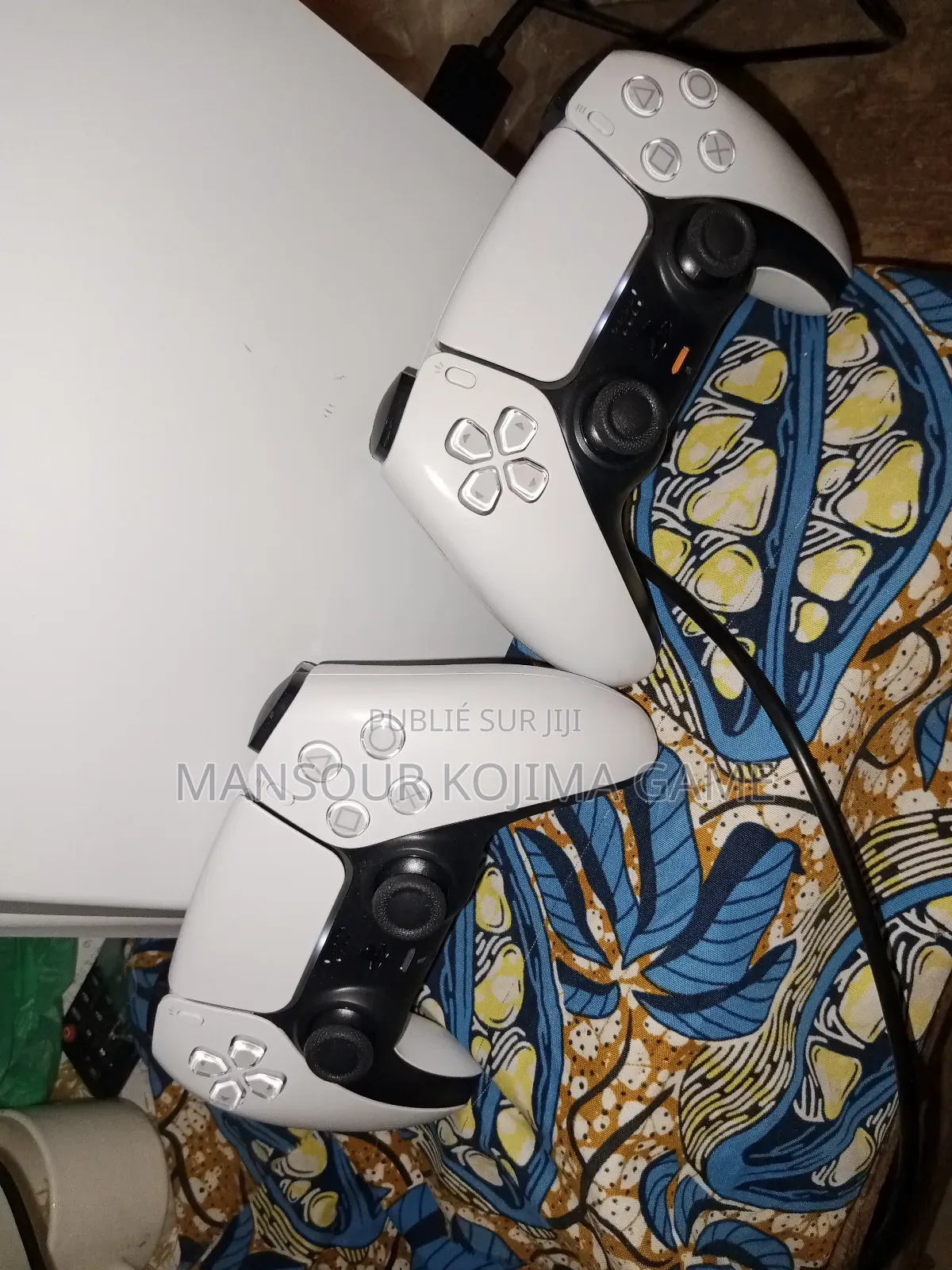 Playstation 5 + 2 Manete