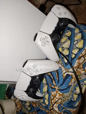 Photo - Playstation 5 + 2 Manete