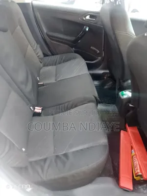 Peugeot 208 2012 Blanc cassé