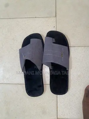 Photo - Je Vend Des Chaussures (Sandales)