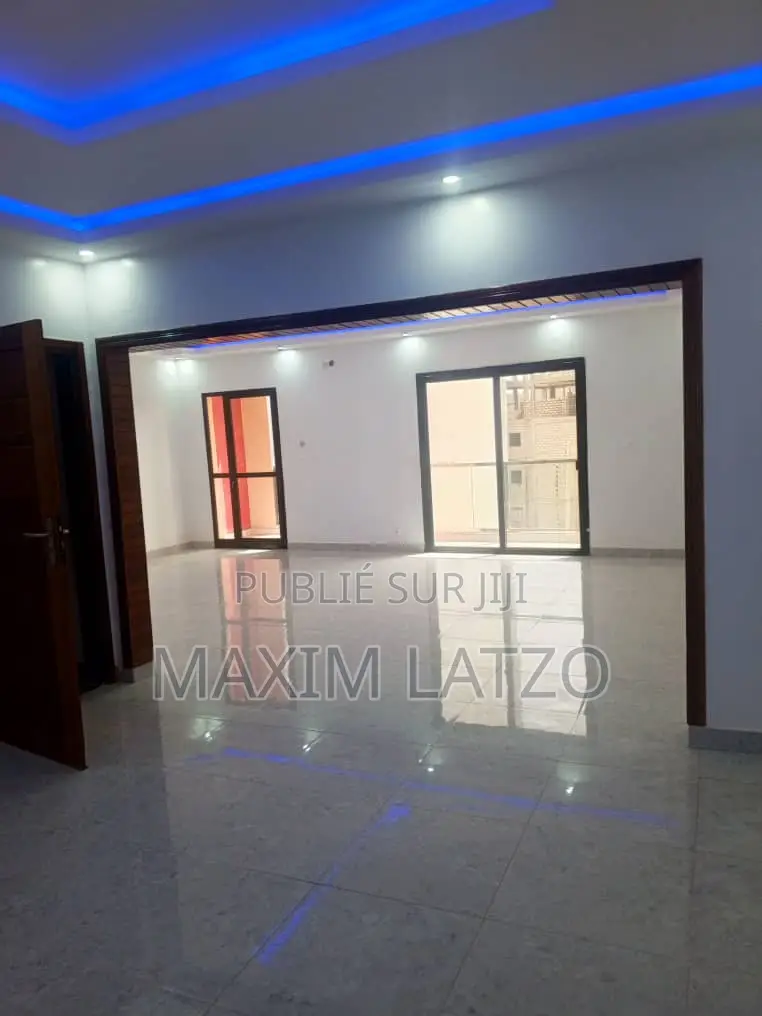 3chbre Appartement dans Ngor à Louer