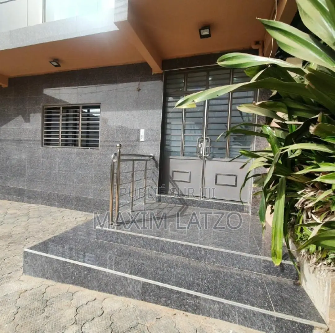 3chbre Appartement dans Ngor à Louer