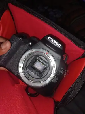 Photo - Canon 1300 D