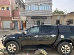 Photo - Mitsubishi L200 Double Cab 2.5 136hp 2006 Black