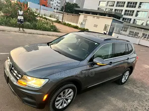 Volkswagen Tiguan 2018 Gris
