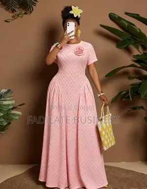 Photo - Deux Modèles Robes