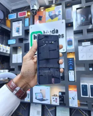 Photo - New Samsung Galaxy S10 128 GB Black