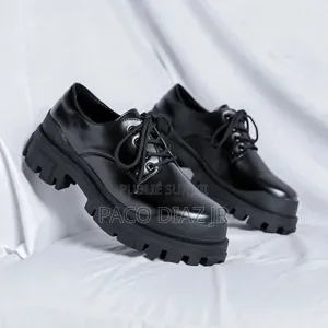 Chaussures Derby Balenciaga en Cuir
