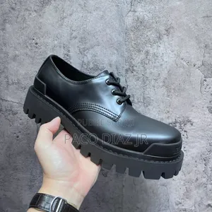 Chaussures Derby Balenciaga en Cuir