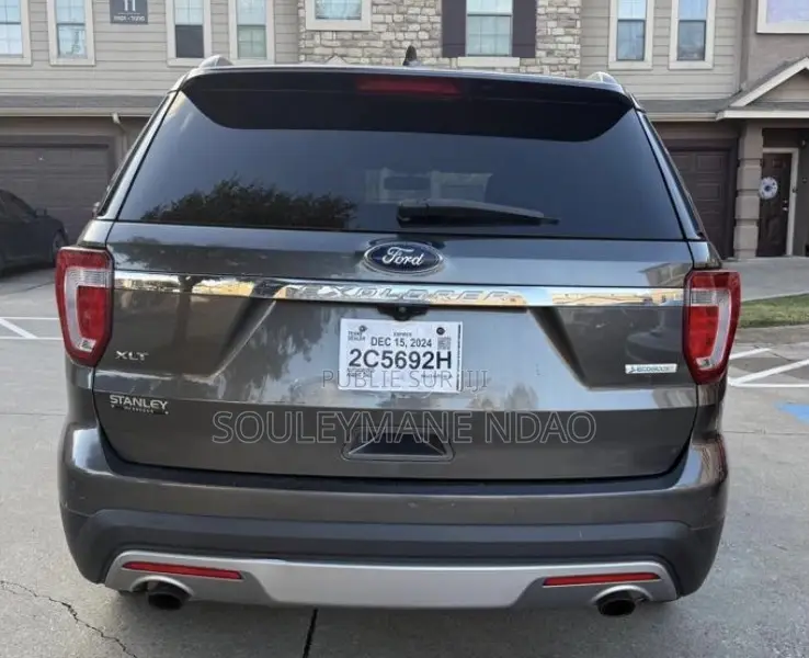 Ford Explorer XLT AWD 2018 Gris