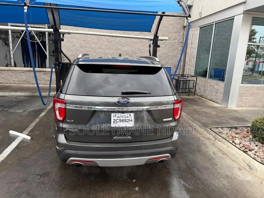 Ford Explorer XLT AWD 2018 Gris