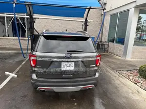 Ford Explorer XLT AWD 2018 Gris