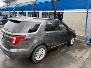 Ford Explorer XLT AWD 2018 Gris
