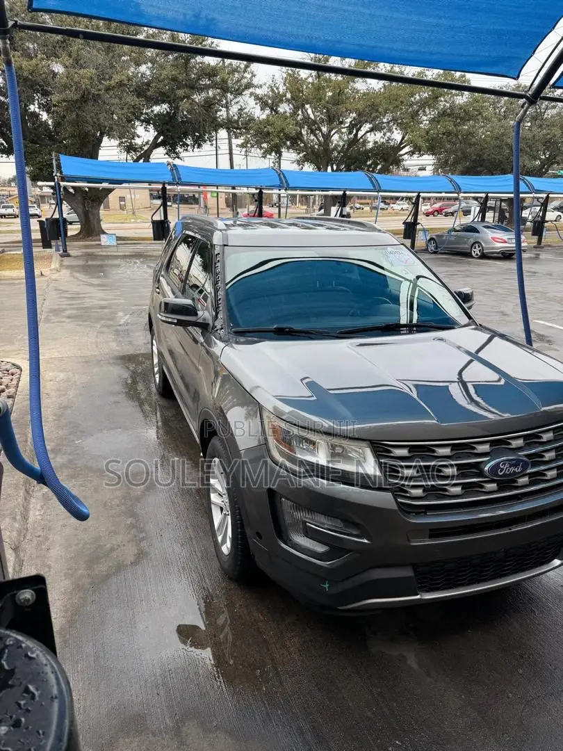 Ford Explorer XLT AWD 2018 Gris