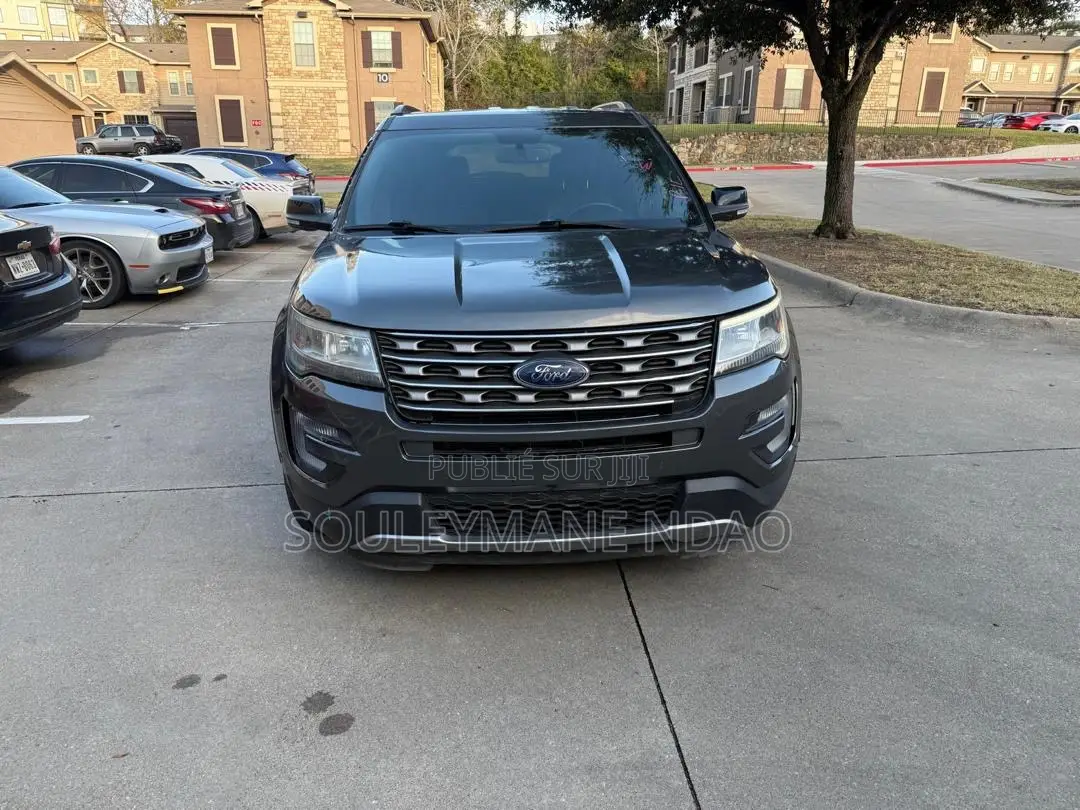 Ford Explorer XLT AWD 2018 Gris