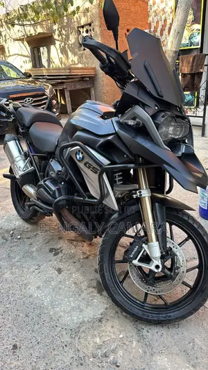 Photo - BMW 1200 2017 Black