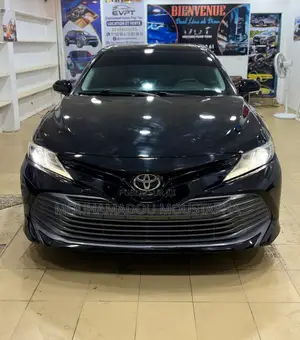 Photo - Toyota Camry LE FWD 2020 Black