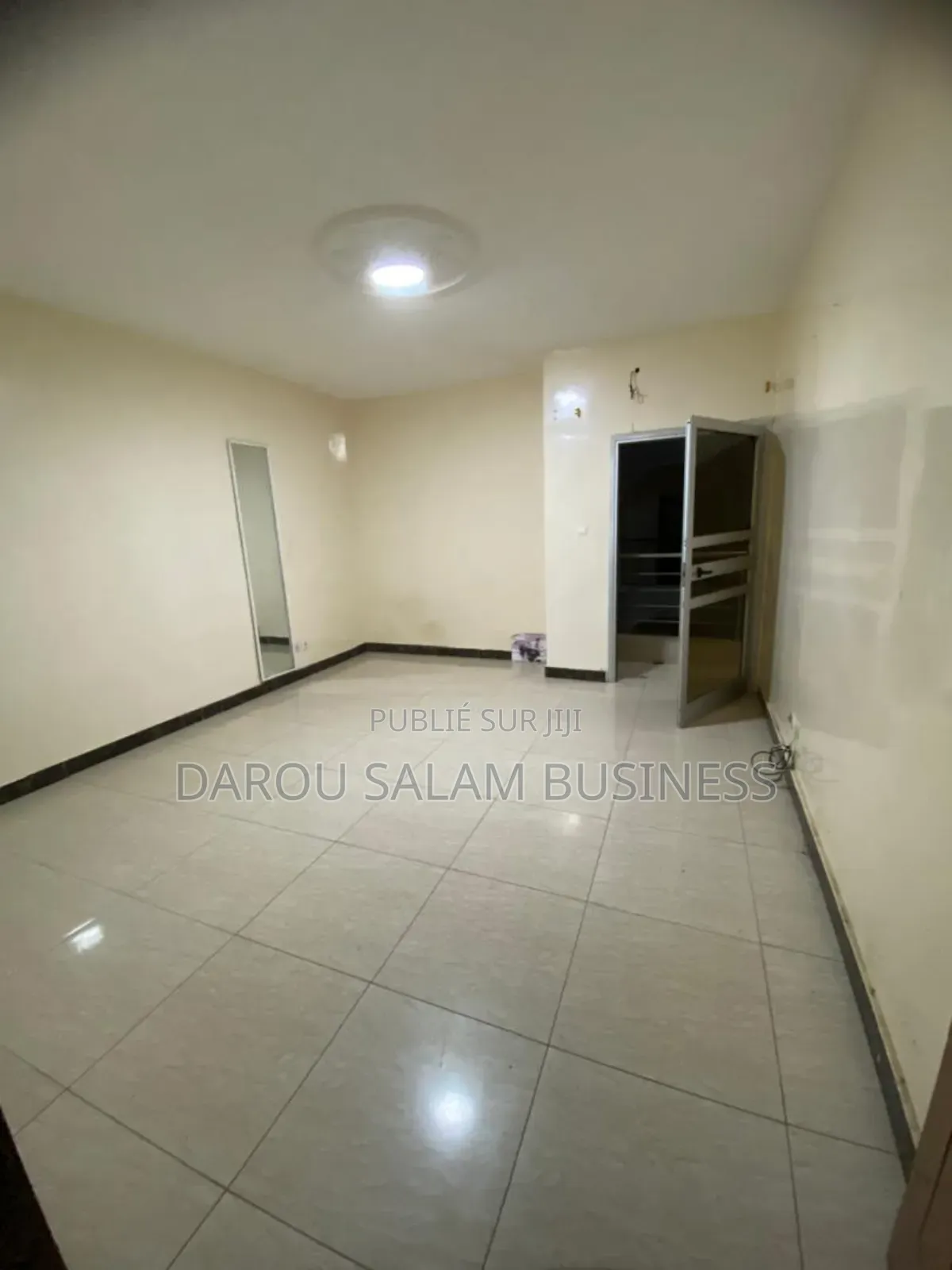 3chbre Appartement dans Ouest Foire, Yoff à Louer