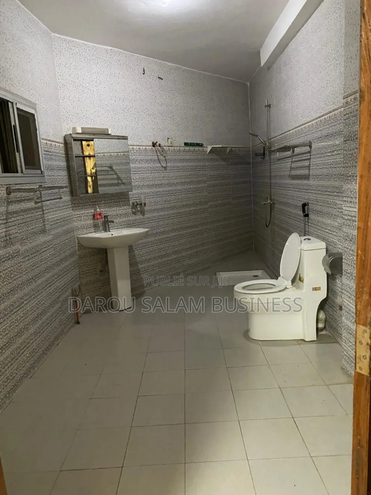 3chbre Appartement dans Ouest Foire, Yoff à Louer