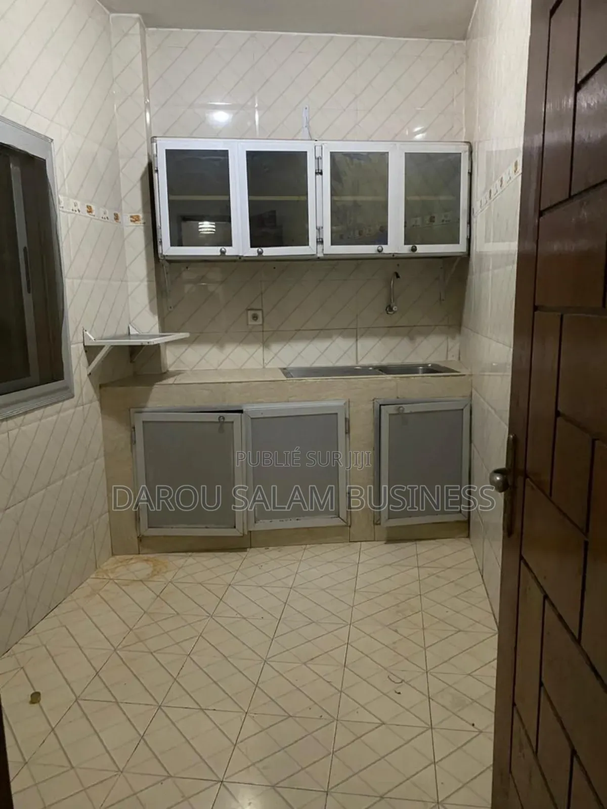 3chbre Appartement dans Ouest Foire, Yoff à Louer