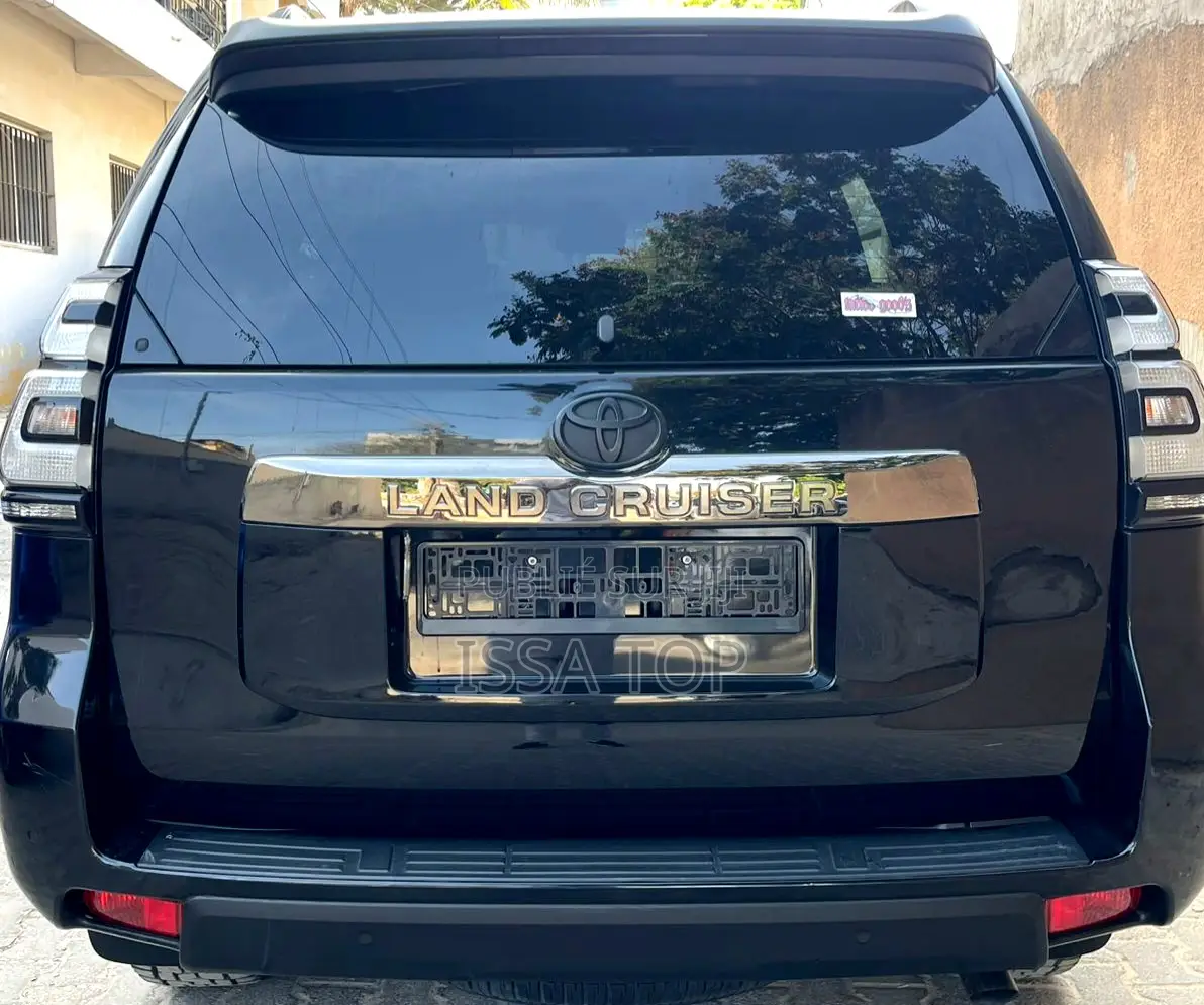 Toyota Land Cruiser Prado 2022 Black