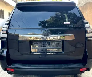 Toyota Land Cruiser Prado 2022 Black