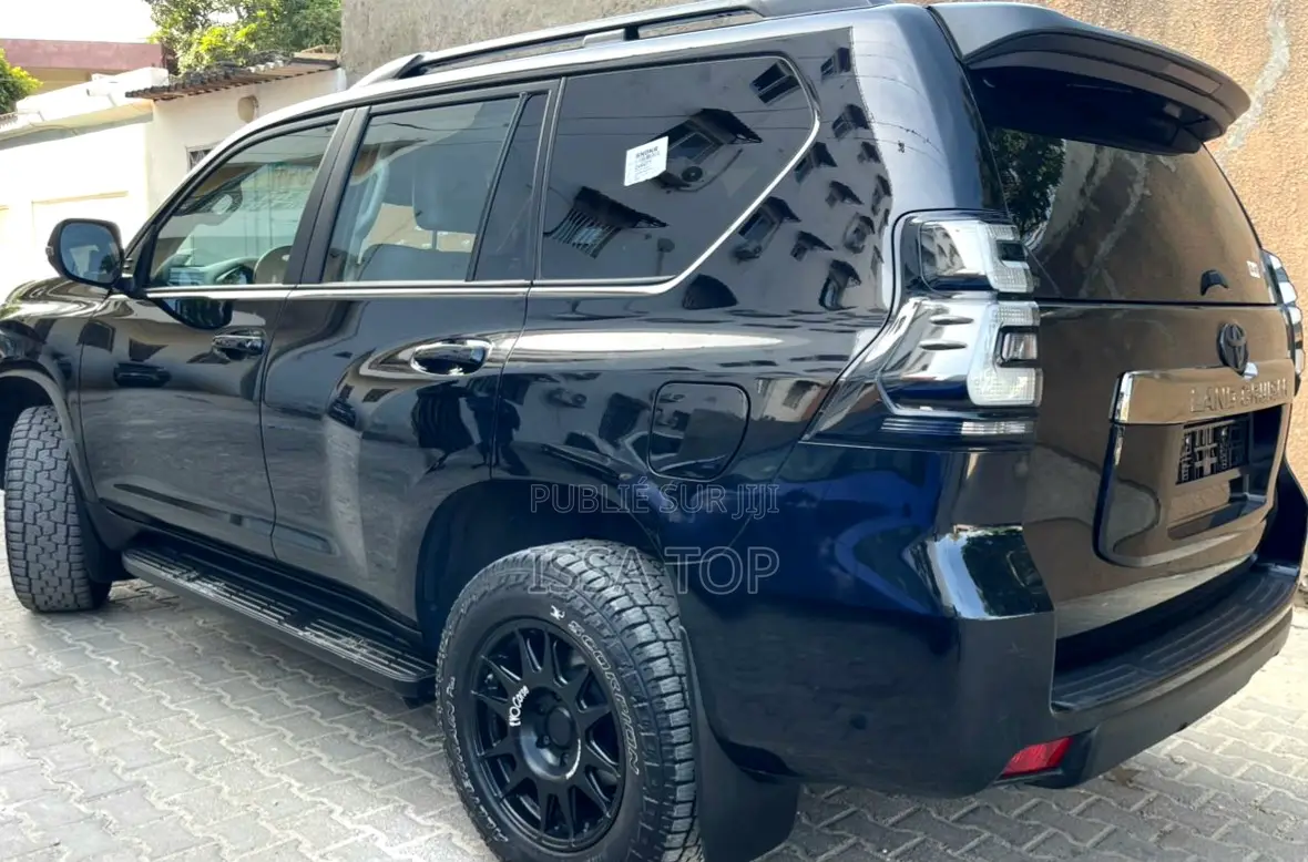 Toyota Land Cruiser Prado 2022 Black