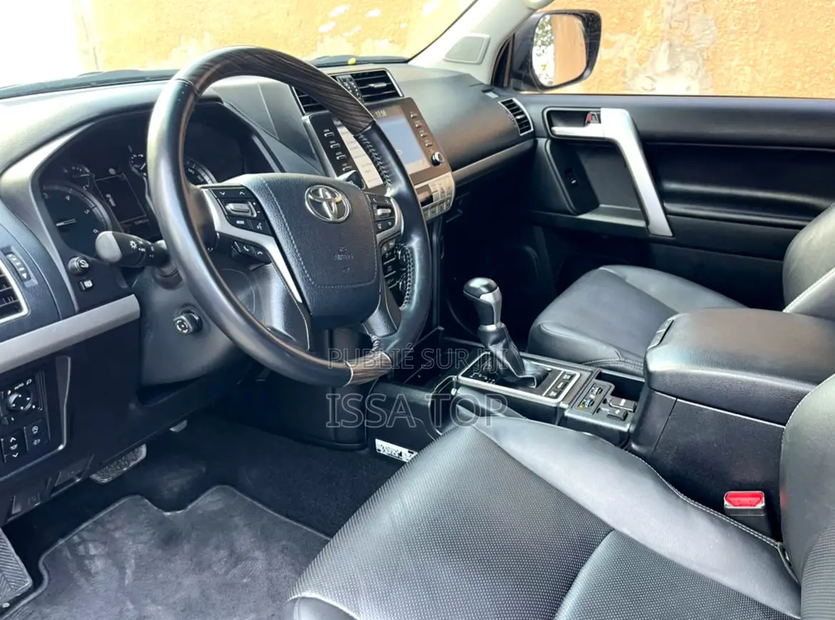 Toyota Land Cruiser Prado 2022 Black