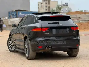 Jaguar F-Pace 20d Premium AWD 2018 Noir Mat