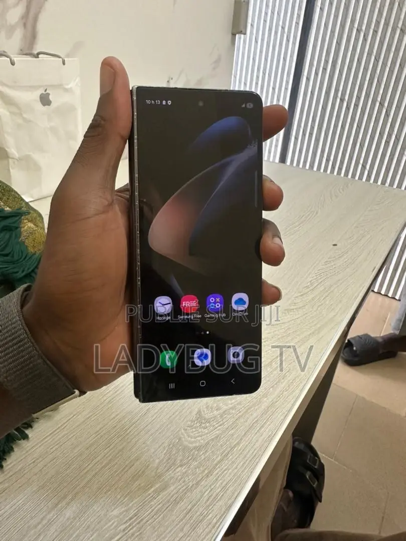 New Samsung Galaxy Z Fold4 256 GB Black