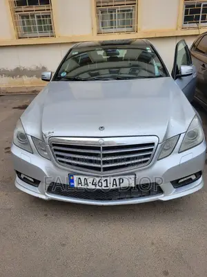 Photo - Mercedes-Benz E350 2011 Gris