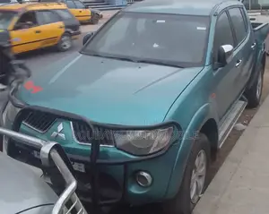 Mitsubishi L200 2012