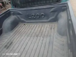 Mitsubishi L200 2012