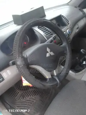 Mitsubishi L200 2012