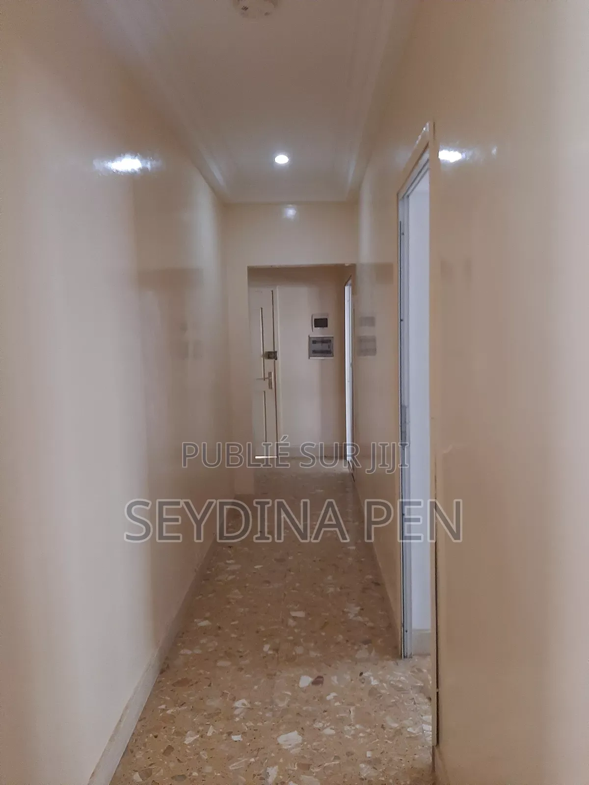 1chbre Studio dans Pepzo Building, HLM à Louer