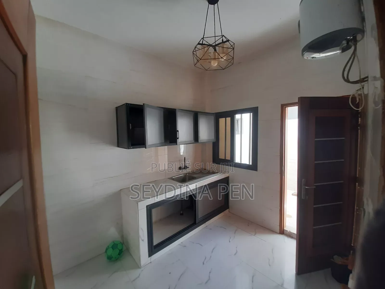 2chbre Appartement dans Sci, Almadies à Louer