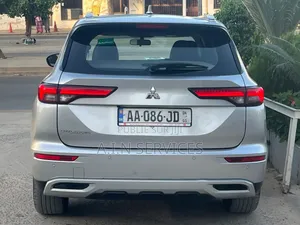 Mitsubishi Outlander 2022 Gris