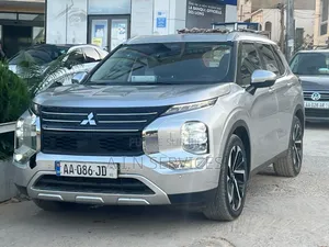 Mitsubishi Outlander 2022 Gris